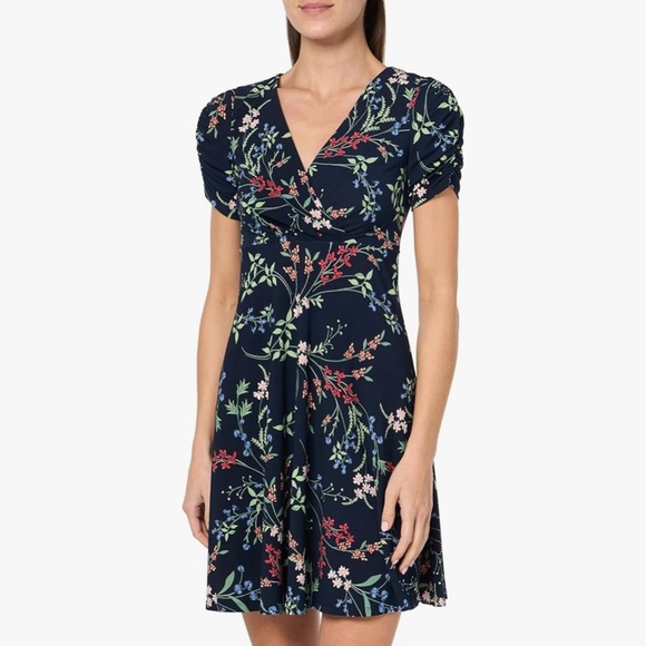 Tommy Hilfiger Dresses & Skirts - TOMMY HILFIGER WOMENS FLORAL DRESS 4P